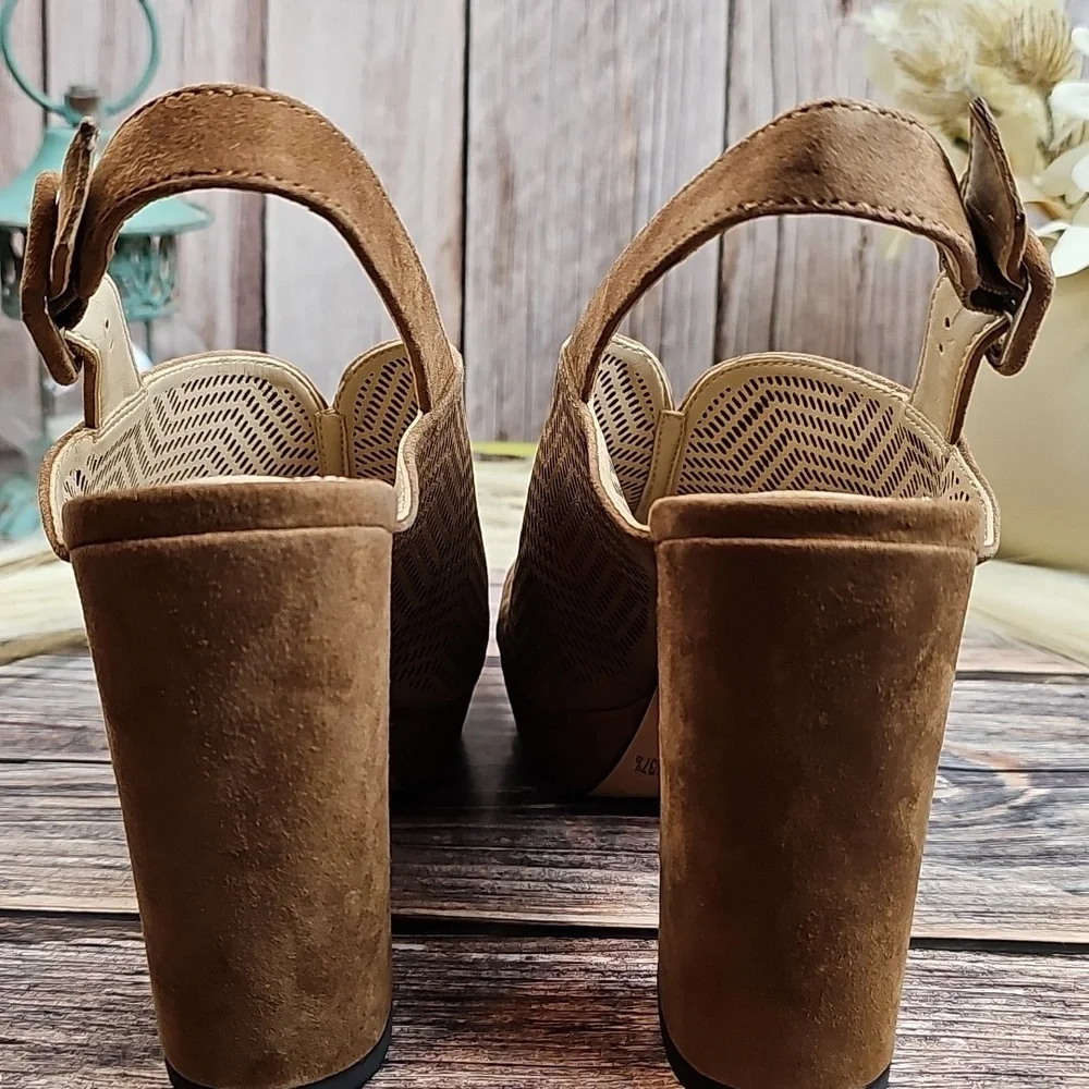 NIB VINCE CAMUTO VV-JENSEYA SEED BROWN PEEP-TOE PERFORATED BOOTIE SANDAL - Picture 4 of 12